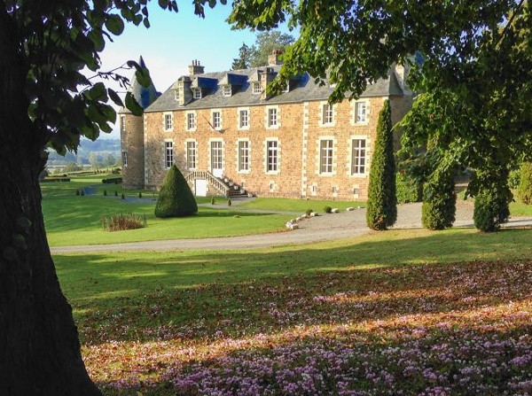 Chateau Quatre Saisons in Normandy sleeps 20 people. This large château is easily accessible from the UK