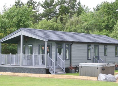 Claywood Retreat Lodges in Darsham, Suffolk. Lodges sleeping 2 or 4 people, with a hot tub