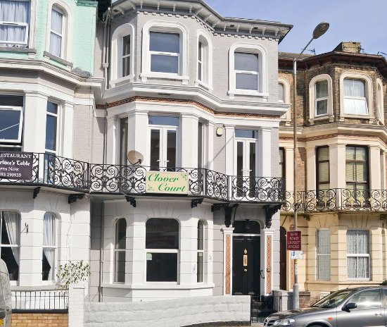 Clover Court in Great Yarmouth is a large holiday cottage next to the seafront sleeping 18 people
