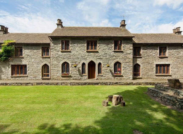 Gearagh House in County Cork sleeps 11 people in 4 bedrooms