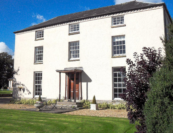 Hindwell Farmhouse is a large holiday cottage in Walton near Presteigne sleeping 10 people