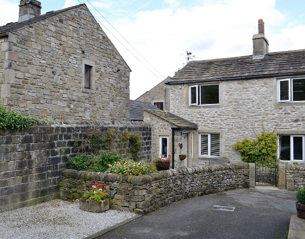 Inglenook Cottage in Linton Falls, near Grassington, in North Yorkshire sleeps 5 people