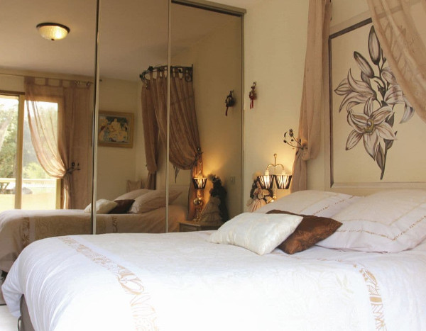 One of the three double bedrooms at Les Belles Fleures in Bedarrides