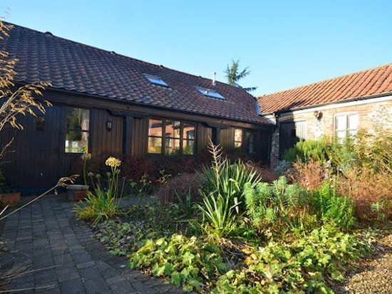 Lime Kiln Farm in Stoke Holy Cross, Norfolk, is a large holiday cottage sleeping 8 people