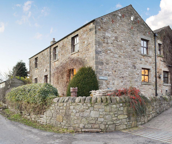 Lower Barn Farm in Ribchester, Ribble Valley, sleeps 12 people