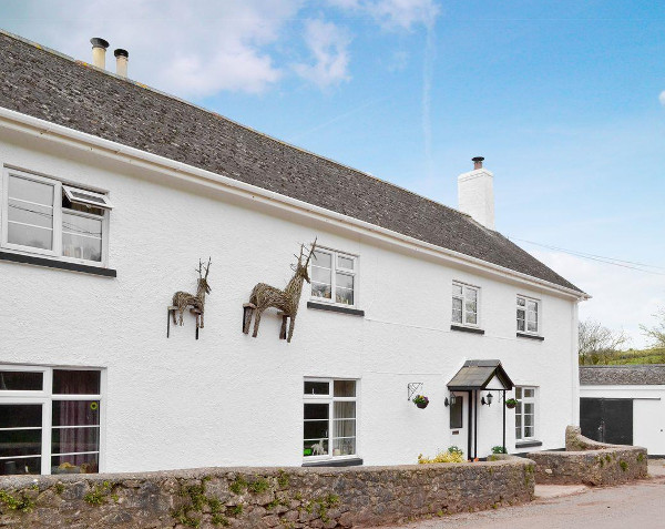 Manor Farm is a large 15th century cottage in Daccombe near Torquay sleeping 10 people