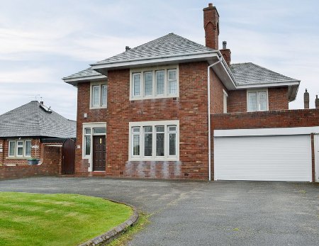 North Dene is a holiday cottage in Blackpool sleeping 9 people