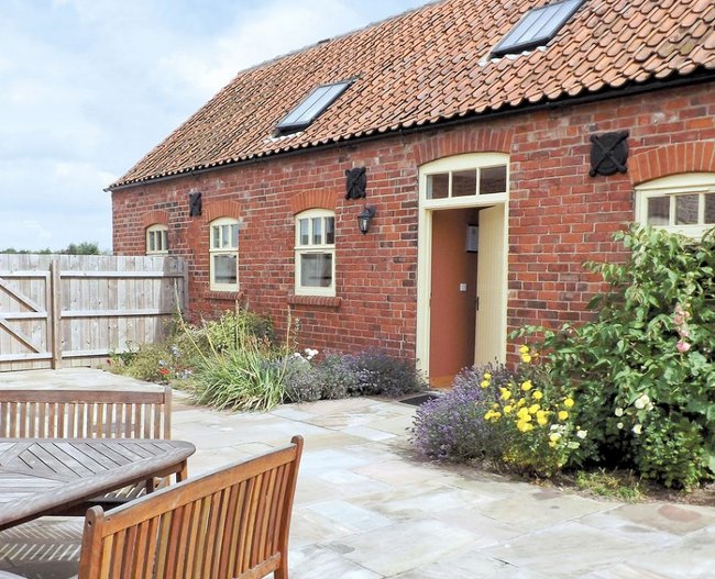 Red Cow Byre at Woldsway Cottages in Willoughby, near Alford