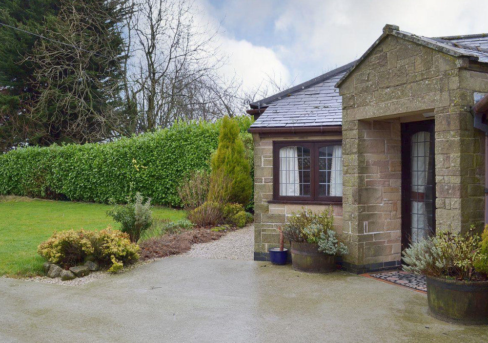 Standcliffe Mews near Crich has a lawned garden