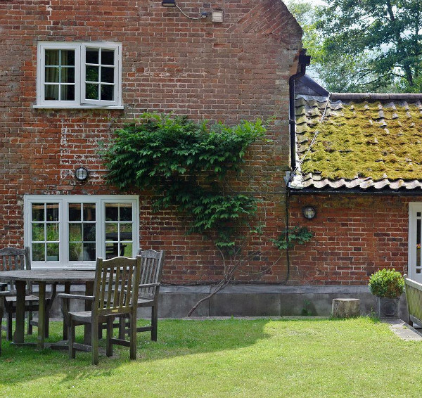 The quiet garden at The Mill House in Lyng
