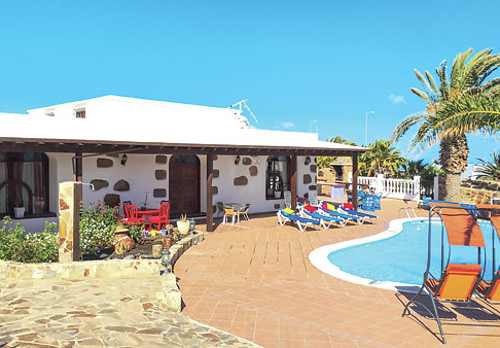 Villa Lidia in Macher, on Lanzarote, sleeps 14 people