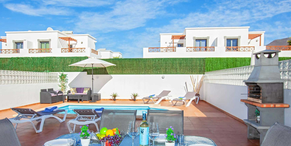 Villa Mia in Playa Blanca has a private pool